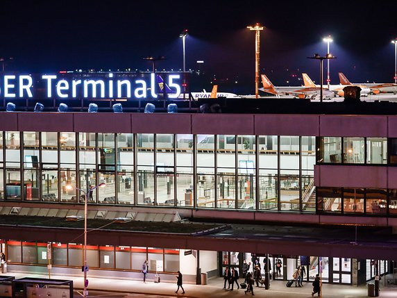 Aéroport de Berlin, une décennie de turbulences