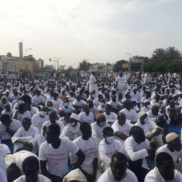 SENEGAL : La grande foule dans plusieurs villes pour dire non à l’islamophobie et aux caricatures contre le Prophète (PSL) SENEGAL : La grande foule dans plusieurs villes pour dire non à l’islamophobie et aux caricatures contre le Prophète (PSL)