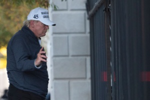 Trump retourne jouer au golf au lendemain de l’annonce de sa défaite