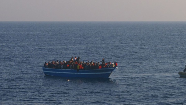 Naufrage au large des côtes libyennes: au moins 74 morts Naufrage au large des côtes libyennes: au moins 74 morts