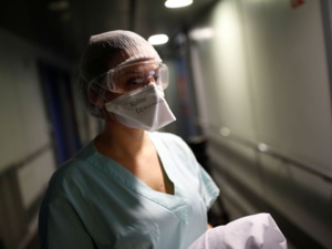 Coronavirus: Net recul en France des nouveaux cas de contamination Coronavirus: Net recul en France des nouveaux cas de contamination