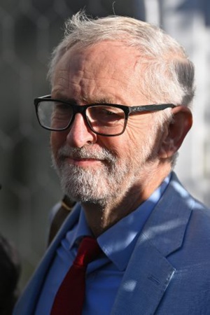Royaume-Uni - Antisémitisme: Corbyn interdit de siéger avec le Labour