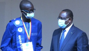 L’étudiant Mouhamadou Lamine Kébé remporte le grand prix du président de la République pour l’innovation numérique L’étudiant Mouhamadou Lamine Kébé remporte le grand prix du président de la République pour l’innovation numérique