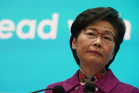 Carrie Lam, la dirigeante de Hong Kong, n’a plus de compte bancaire
