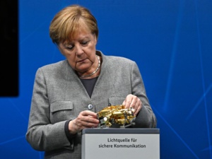La pandémie va conforter la domination économique de l'Asie, dit Angela Merkel