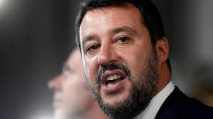 Italie: un livre de 110 pages blanches sur Matteo Salvini fait un carton