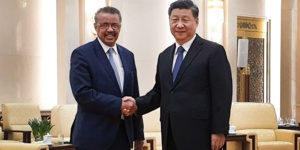 Le DG de l'OMS (g) et le président chinois