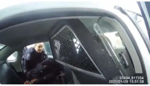 États-Unis : Une vidéo montre des policiers maltraiter une fillette noire États-Unis : Une vidéo montre des policiers maltraiter une fillette noire