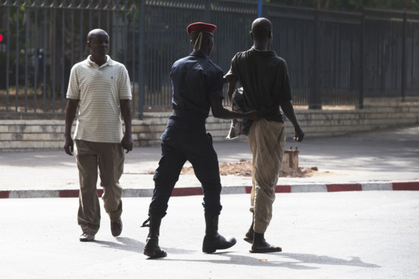 La police sénégalaise torture et viole les droits humains (voir Documents, par Seybani Sougou)