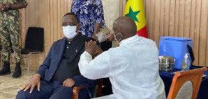 Le Président Macky Sall, parmi les Sénégalais déjà vaccinés contre la Covid Le Président Macky Sall, parmi les Sénégalais déjà vaccinés contre la Covid