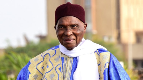 « N’écoutez pas des magistrats couchés comme Antoine Félix Diome» (message d’Abdoulaye Wade à Macky Sall) « N’écoutez pas des magistrats couchés comme Antoine Félix Diome» (message d’Abdoulaye Wade à Macky Sall)