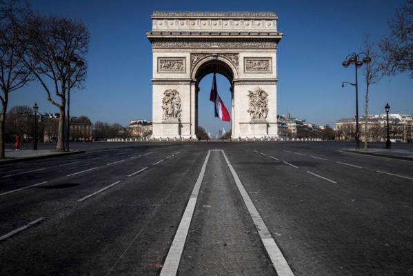 Paris et d’autres régions de France en confinement pour un mois dès samedi