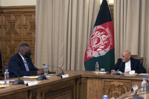 Le chef du Pentagone avec le président afghan à Kaboul