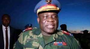 Affaire Chebeya en RDC : le général John Numbi a fui le pays Affaire Chebeya en RDC : le général John Numbi a fui le pays