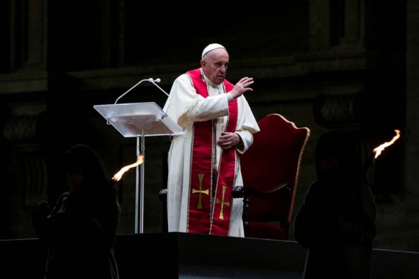 Vendredi Saint - Covid-19: le pape préside son deuxième Chemin de Croix sans public
