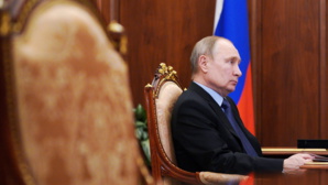 Russie : Poutine signe la loi l’autorisant à faire deux mandats de plus