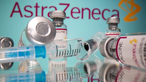Vaccin AstraZeneca : Des caillots sanguins mais une balance bénéfice/risque «positive», selon l'Agence européenne du médicament
