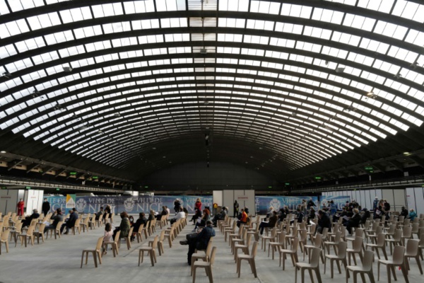 Covid-19 : Vaccination ouverte aux plus de 55 ans à partir de ce lundi en France Covid-19 : Vaccination ouverte aux plus de 55 ans à partir de ce lundi en France