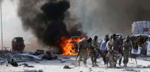 Un minibus roule sur un engin explosif en Somalie, 15 morts Un minibus roule sur un engin explosif en Somalie, 15 morts