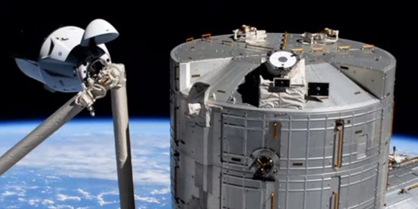 Espace : La capsule de SpaceX s’est amarrée à l’ISS