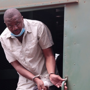 ZIMBABWE : Le journaliste Hopewell Chin'ono acquitté après avoir été arrêté pour un tweet ZIMBABWE : Le journaliste Hopewell Chin'ono acquitté après avoir été arrêté pour un tweet