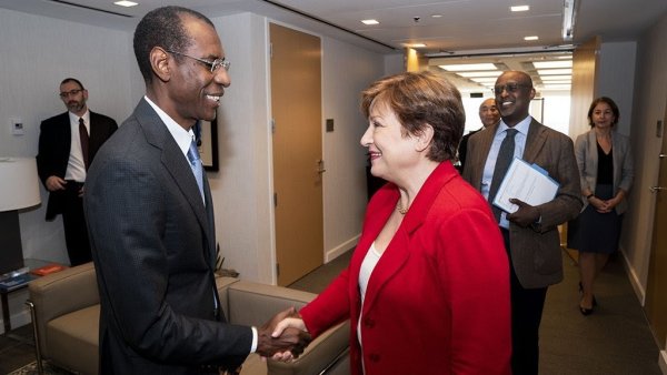 Le ministre des Finances et du Budget Abdoulaye Daouda Diallo en compagnie de la directrice générale du FMI Kristalina Georgieva (photo d'illustration)