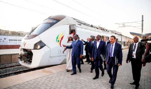 Train express régional : l’exploitation commerciale avant la fin de l’année, selon le président Macky Sall Train express régional : l’exploitation commerciale avant la fin de l’année, selon le président Macky Sall