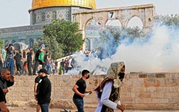 JERUSALEM-EST: Des centaines de Palestiniens encore blessés sur l’esplanade des Mosquées JERUSALEM-EST: Des centaines de Palestiniens encore blessés sur l’esplanade des Mosquées