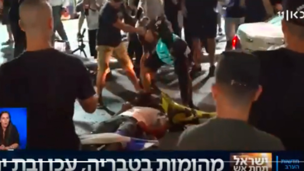 ISRAËL : Le lynchage d’un homme, présumé arabe, diffusé en direct à la télé ISRAËL : Le lynchage d’un homme, présumé arabe, diffusé en direct à la télé
