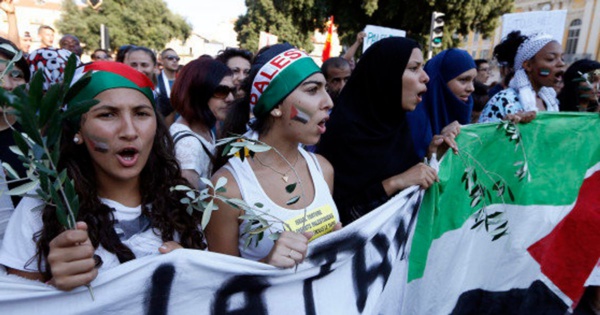 Paris - Les pro-Palestiniens manifestent malgré l’interdiction Paris - Les pro-Palestiniens manifestent malgré l’interdiction