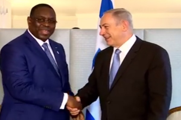 Le président Macky Sall et le premier ministre israélien Benjamin Netanyahu au 51e sommet de la Cedeao en juin 2017 à Monrovia (Libéria)