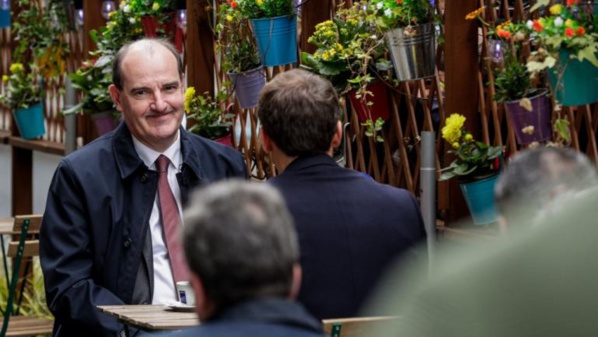 Déconfinement : Emmanuel Macron, Jean Castex et plusieurs ministres prennent le café en terrasse