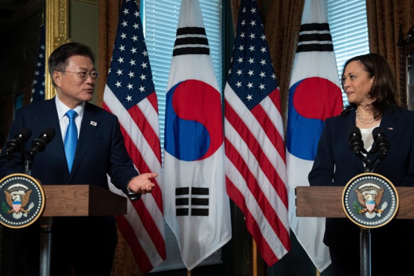 La vice-présidente des Usa Kamala Harris avec le président sud-coréen Moon Jae In à la Maison Blanche ce vendredi