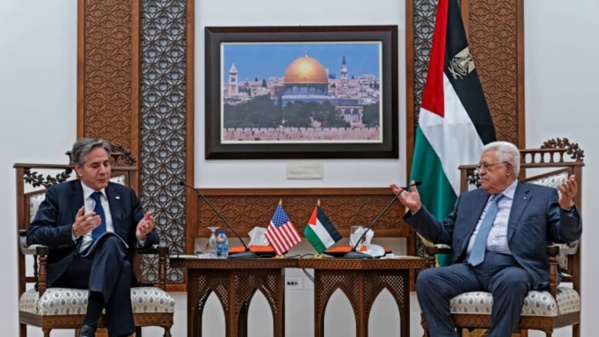 Le secrétaire d'Etat US avec le président de l'Autorité palestinienne Mahmoud Abbas Le secrétaire d'Etat US avec le président de l'Autorité palestinienne Mahmoud Abbas
