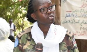 Une Casque bleue kenyane souligne les «dimensions cruciales de l'égalité des sexes» au Darfour Une Casque bleue kenyane souligne les «dimensions cruciales de l'égalité des sexes» au Darfour