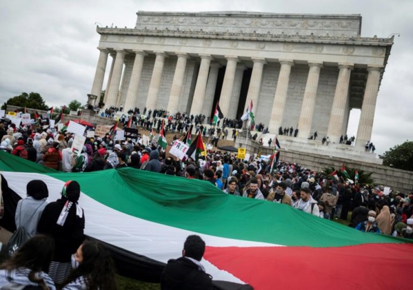 Washington : Plus d’un millier de manifestants pro-palestiniens sur le mémorial de Lincoln