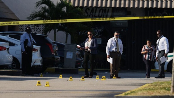 Deux morts et 20 blessés dans une fusillade en banlieue de Miami