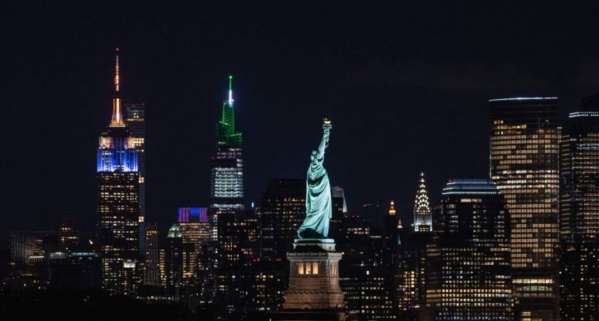 ÉTATS-UNIS : la Californie et New York rouvrent après 600'000 morts du Covid-19 ÉTATS-UNIS : la Californie et New York rouvrent après 600'000 morts du Covid-19