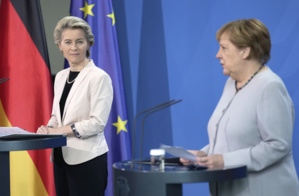 La chancelière allemande (d) et sa compatriote présidente de la Commission de l'UE La chancelière allemande (d) et sa compatriote présidente de la Commission de l'UE