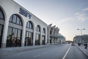 Malte: fermer les frontières est « contraire aux règles européennes » (ministre français)