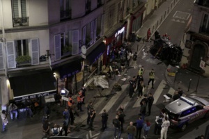 Une voiture percute une terrasse de bar à Paris: un mort, six blessés