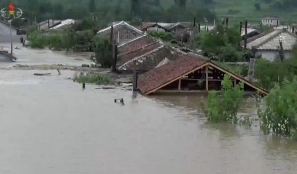 Corée du Nord : Kim Jong-un envoie de l’aide à des régions inondées Corée du Nord : Kim Jong-un envoie de l’aide à des régions inondées