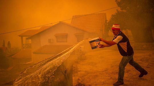 Incendies ravageurs : Désespoir sur l’île grecque d’Eubée, accalmie en Turquie