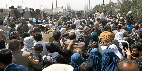 Afghanistan : Des morts et des blessés dans la foule qui attend à l’aéroport de Kaboul Afghanistan : Des morts et des blessés dans la foule qui attend à l’aéroport de Kaboul