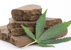 Ile Maurice: Trois Français arrêtés pour l'importation de Rs 18 millions d'haschisch Ile Maurice: Trois Français arrêtés pour l'importation de Rs 18 millions d'haschisch