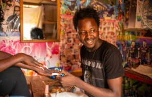 Centrafrique: à « Bangui la coquette », les hommes font les ongles Centrafrique: à « Bangui la coquette », les hommes font les ongles