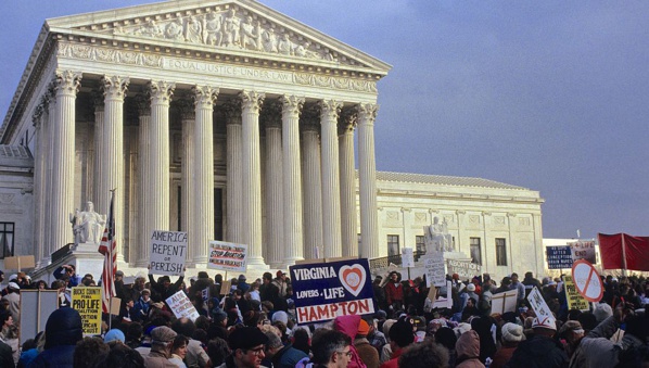 Des manifestations devant la Cour suprême des Etats-Unis Des manifestations devant la Cour suprême des Etats-Unis