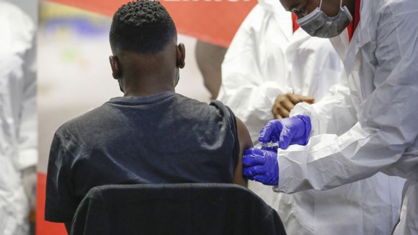 Covid-19 : les vaccins protègent des formes graves dues au variant Delta Covid-19 : les vaccins protègent des formes graves dues au variant Delta