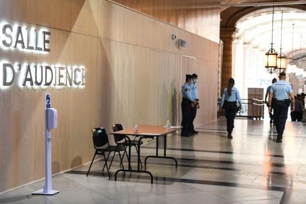 Procès des attentats du 13 novembre 2015 : l'enquêteur à la barre déjà interrompu par Salah Abdeslam