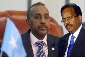 Le président Farmajo (d) et son désormais ex premier ministre Roble